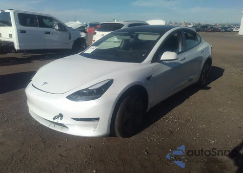 2021 Tesla Model 3 Standard Range Plus Rear-Wheel Drive z USA, uszkodzony, nr VIN 5YJ3E1EA6MF027023